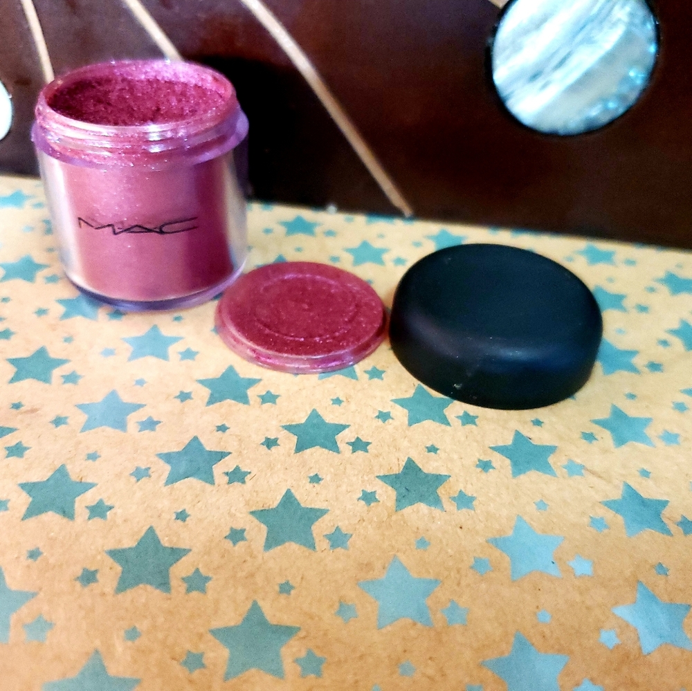 MAC Accent Red Pigment
